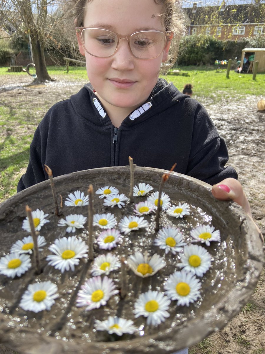 ForestStPauls's tweet photo. Love Friday #ForestSchool we dodged the rain but still had all the lovely mud 😄 The children went on a rollercoaster, had some lovely mud cakes, went on a boat trip, hammered some wood, lit some fires and so much more! 
#ForestSchool  #outdoorlearning  #PLAY  #Chippenham https://t.co/BGyEyK9KEz