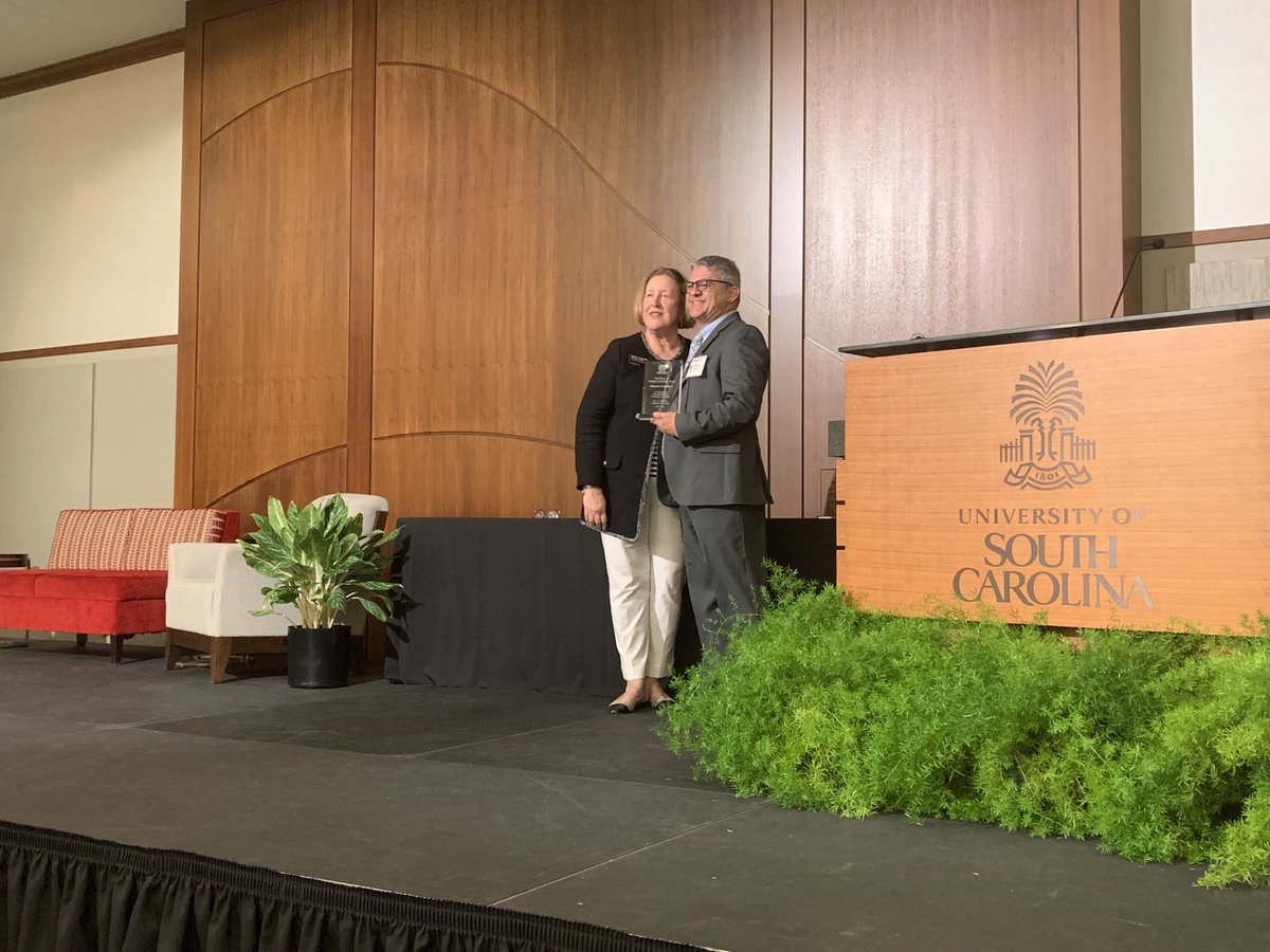 Very proud of Dr. Smallheer as he receives the Excellence in Nursing Leadership Award at the 2023 Annual Leadership Summit at USC. Well deserved!