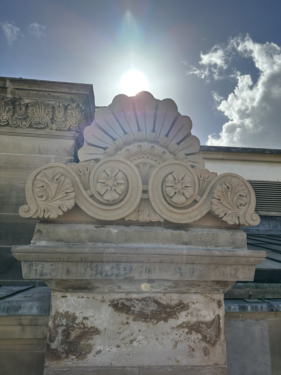 Heritage_Meisie's tweet image. Anthemion indent newly placed  at the GoMA. AGM Stone’s carver working wonders! @johngilbertarch @Drew_Carr_ @MrAbercrombie #conservation #scottisharchitecture #classicalarchitecture