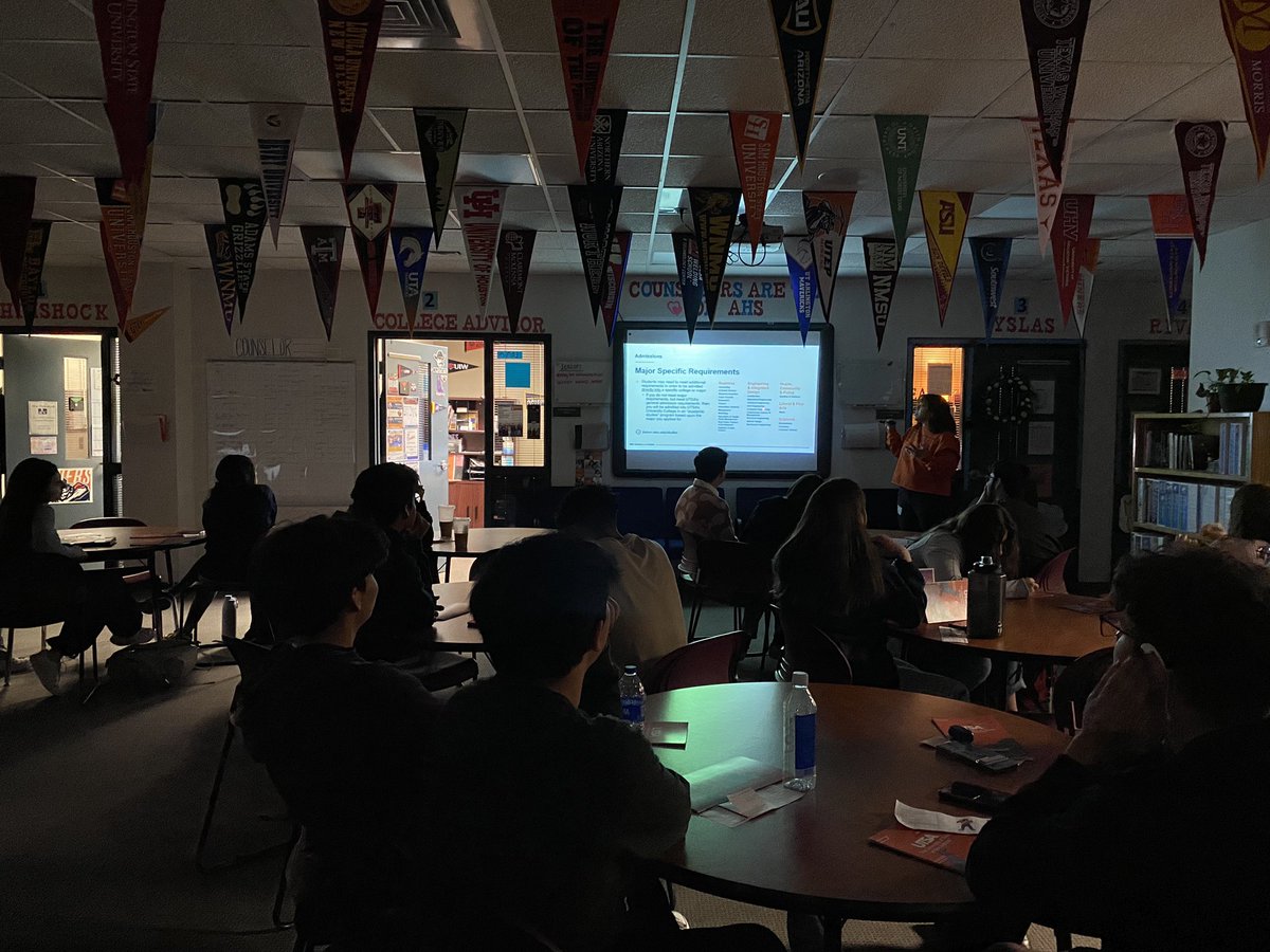 Thank you to UTSA admissions for giving our admitted seniors a wonderful presentation over the University and all the great resources it has to offer! <a href="/UTSAFutureRR/">Future Roadrunner</a> #TEAMSISD 💙🧡💙🧡