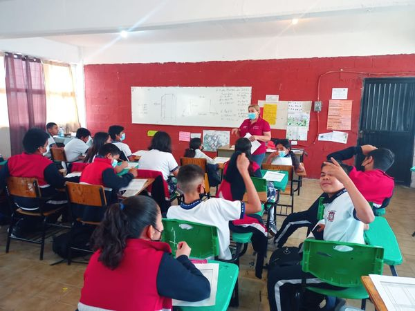 CapaNegras's tweet photo. Primera Sesión del Taller Psicoeducativo de   Alcohol  impartido por la T.S. Ma. Eugenia Vázquez Mondragón dirigido a los alumnos de la Escuela Estela V. Barragán  en la Ciudad de Guerrero, Coah.
@Jurisdiccion1PN @CONADICmx 
#CuidaTuSaludMental 
@ceca_coahuila @CapasCoahuila https://t.co/B6rv5NMCah