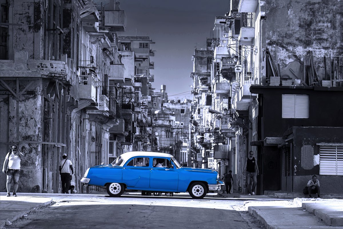 cameralab21's tweet photo. Alfred Weglehner - Blue car in Havana https://t.co/1rNWxGOuoz