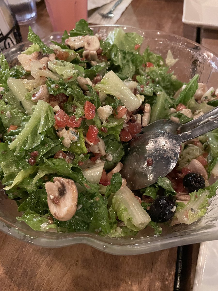CFoodwaves's tweet photo. Lou Malnati’s in Chicago had a great deep dish style pizza with a phenomenal salad! 
#deepdish #pizza #chicago #loumalnatis #salad #sweetvinigarette #eatlocal #supportlocal #food #foodie #whattoeat #foodblogger #communityfoodwaves #foodphotography https://t.co/8TkV4Fe9BH