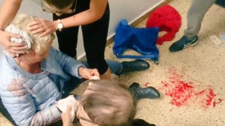 chinchontepec22's tweet photo. DESPIDEN A 9 EMPLEADOS DE UNIDAD DE SALUD POR MALTRATO Y NEGLIGENCIA A PACIENTE DE 96 AÑOS

Empleados de la Unidad de Salud de San Marcos no brindaron la atención necesaria a una paciente de la tercera edad que llegó con heridas serias tras caer y romperse la cabeza. https://t.co/FPzenJTvHo