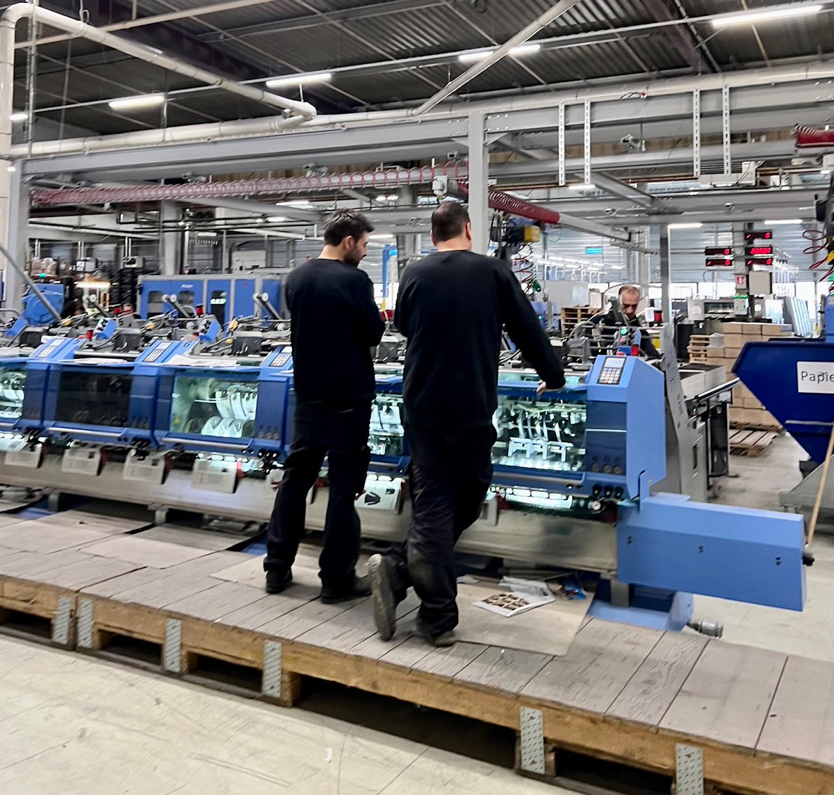 MIQUELMartine2's tweet photo. Dans le cadre de la politique de #soutienàléconomie voulue par le Président @Xavier Bertrand, la @hautsdefrance subventionne l'imprimerie Morault #Compiègne qui modernise son outil de production.
#performanceindustrielle #rev3 #SeBattrePourVous #AvecXavierBertrand https://t.co/Sc7rdOm9ch