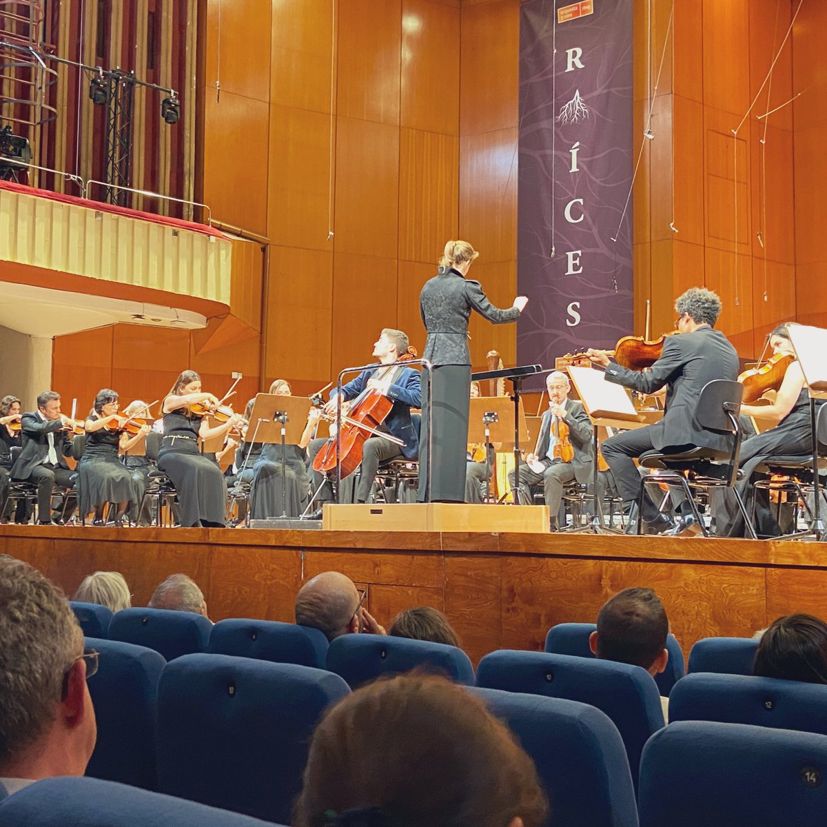 Un placer disfrutar del gran <a href="/Pedro_Bonet/">Pedro Bonet</a> en acción! ¡Enhorabuena, crack! 

<a href="/OCRTVE/">Orquesta y Coro RTVE</a>