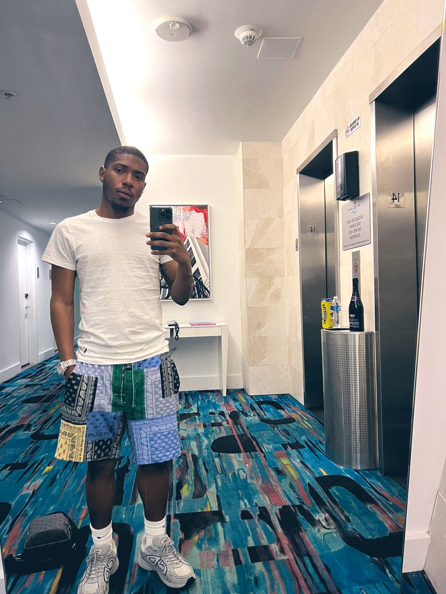 selfxxmadee's tweet photo. Miami night 😅 https://t.co/UCBvwONgJF