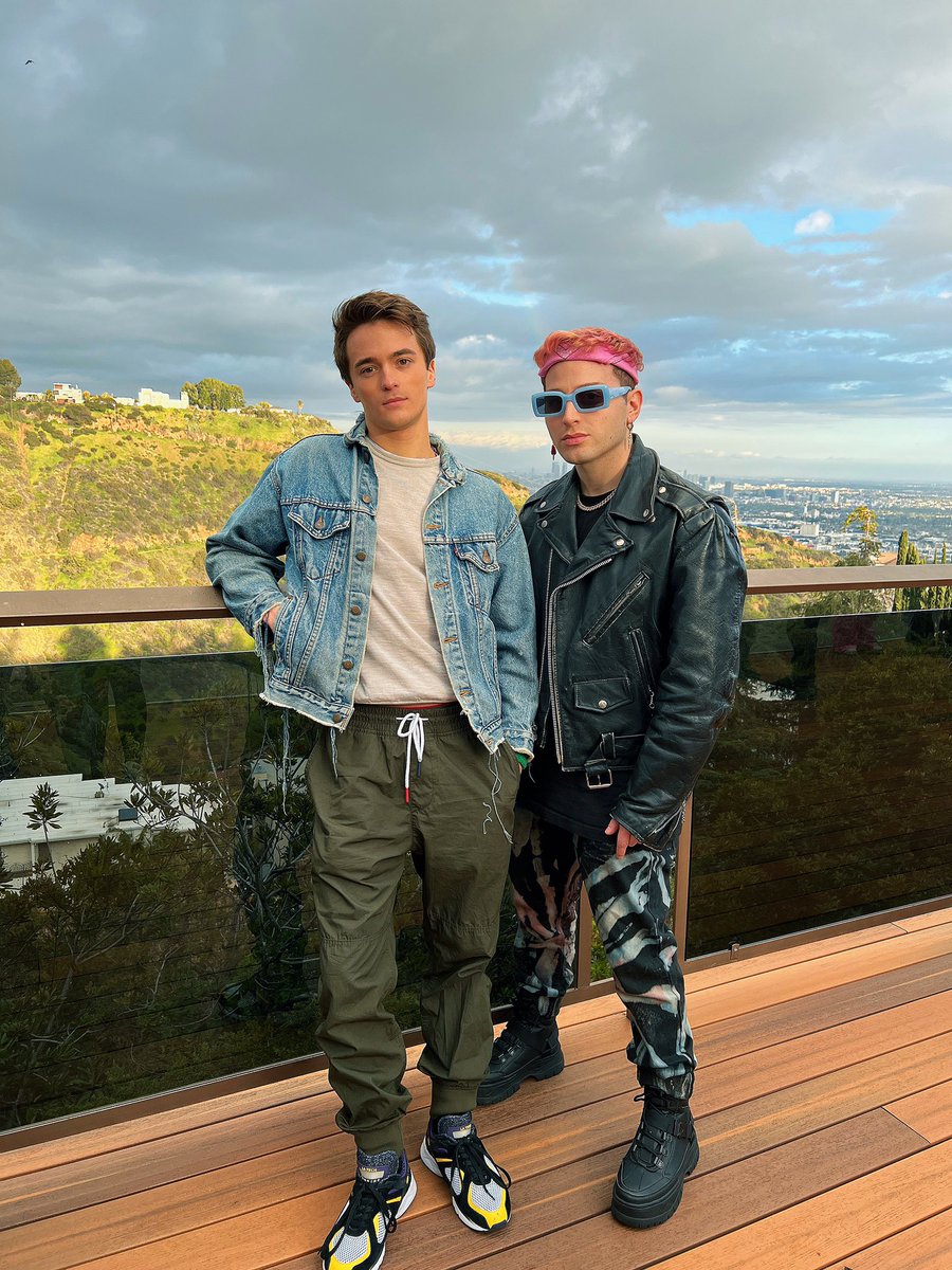 itsajsummers's tweet photo. so much fun yesterday with @leocecchi98 🥳🙈 pink hair is back! hope you all have a great day!🤍 https://t.co/aTPagOhpFX