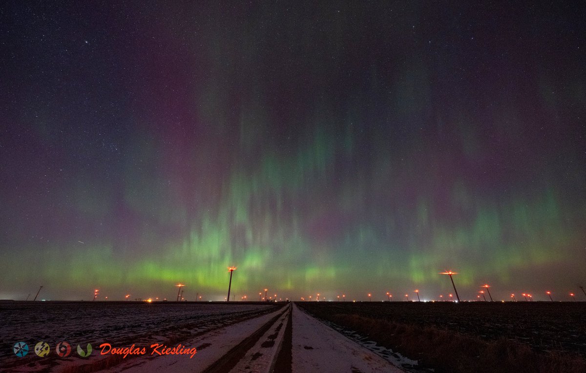 WxPaparazzi's tweet photo. A couple of #AuroraBorealis photos from Dow's Iowa area.  Amazing to see this powerful of a #SolarWind #solarstorm this far south in the middle of a #windfarm https://t.co/xCZwYZPFLO