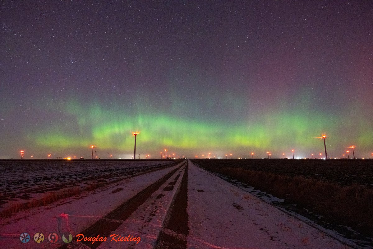 WxPaparazzi's tweet photo. A couple of #AuroraBorealis photos from Dow's Iowa area.  Amazing to see this powerful of a #SolarWind #solarstorm this far south in the middle of a #windfarm https://t.co/xCZwYZPFLO