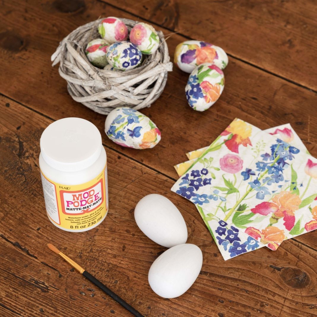 SouthernLadyMag's tweet photo. Hippity, hoppity, Easterโs on its way! Find step-by-step instructions for making our easy decoupaged eggs at https://t.co/8fdrPdFCA0.
#southernladymag #modpodge #decoupage #diy #eastercrafts #easter #decoupageeggs #easterdiy #springcrafts #easycrafts #easterdecor #springdecor https://t.co/8ygy2MFvvo