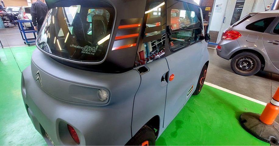 R0bertAndrew's tweet photo. Nouvelle venu au lycée Lavoisier, la Citroën AMI, les mobilités durables aux services de la formation, the new tech 3.0...
#lycéelavoisier #acnormandie #normandie #régionnormandie #bacpromv #btsmv https://t.co/Q4m6r9Vqe1