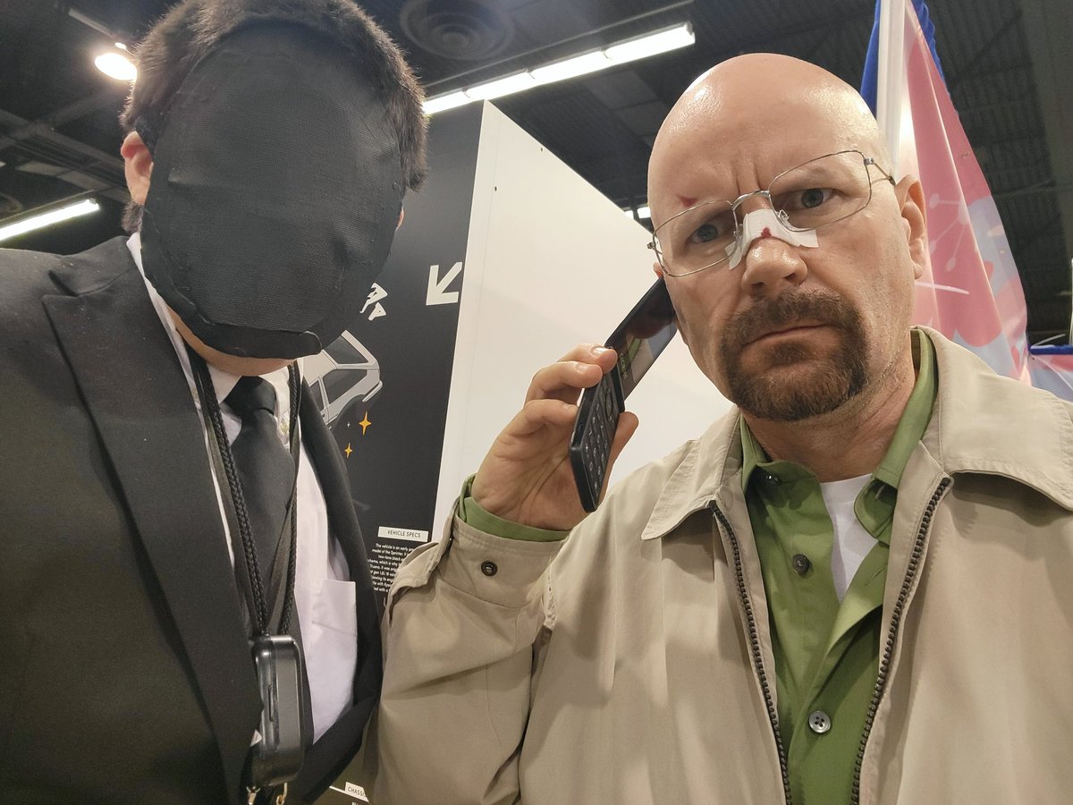 Suboptimalrun's tweet image. I may be the only  #projectmoon fan at #WonderCon but I got to meet the Walter White