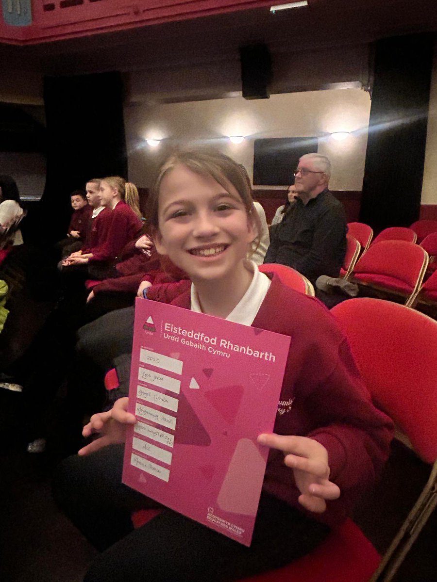 MrsKBarnett2's tweet photo. Llongyfarchiadau to our pupils who competed in the Urdd Regional Eisteddfod in the learners recitals 🏴󠁧󠁢󠁷󠁬󠁳󠁿 

Year 6 and under group - 🥇Cwmlai
Year 5&amp;6 - 🥈 Lois 
Year 2 and under - 🥈 Fflur

We are so proud of the effort, resilience and determination shown by our pupils! 
@cwmlai https://t.co/UvDeTMe65j