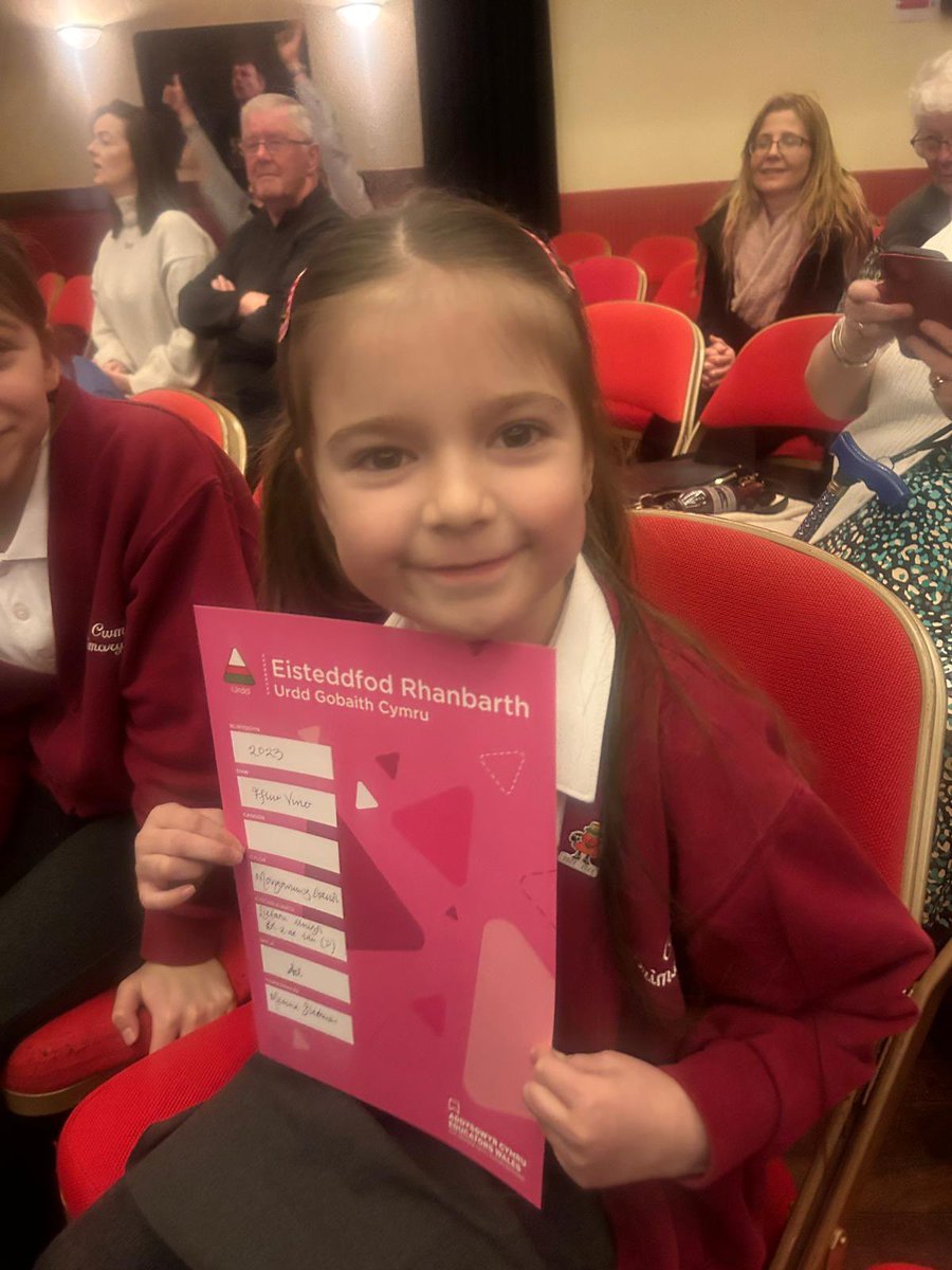 MrsKBarnett2's tweet photo. Llongyfarchiadau to our pupils who competed in the Urdd Regional Eisteddfod in the learners recitals 🏴󠁧󠁢󠁷󠁬󠁳󠁿 

Year 6 and under group - 🥇Cwmlai
Year 5&amp;6 - 🥈 Lois 
Year 2 and under - 🥈 Fflur

We are so proud of the effort, resilience and determination shown by our pupils! 
@cwmlai https://t.co/UvDeTMe65j