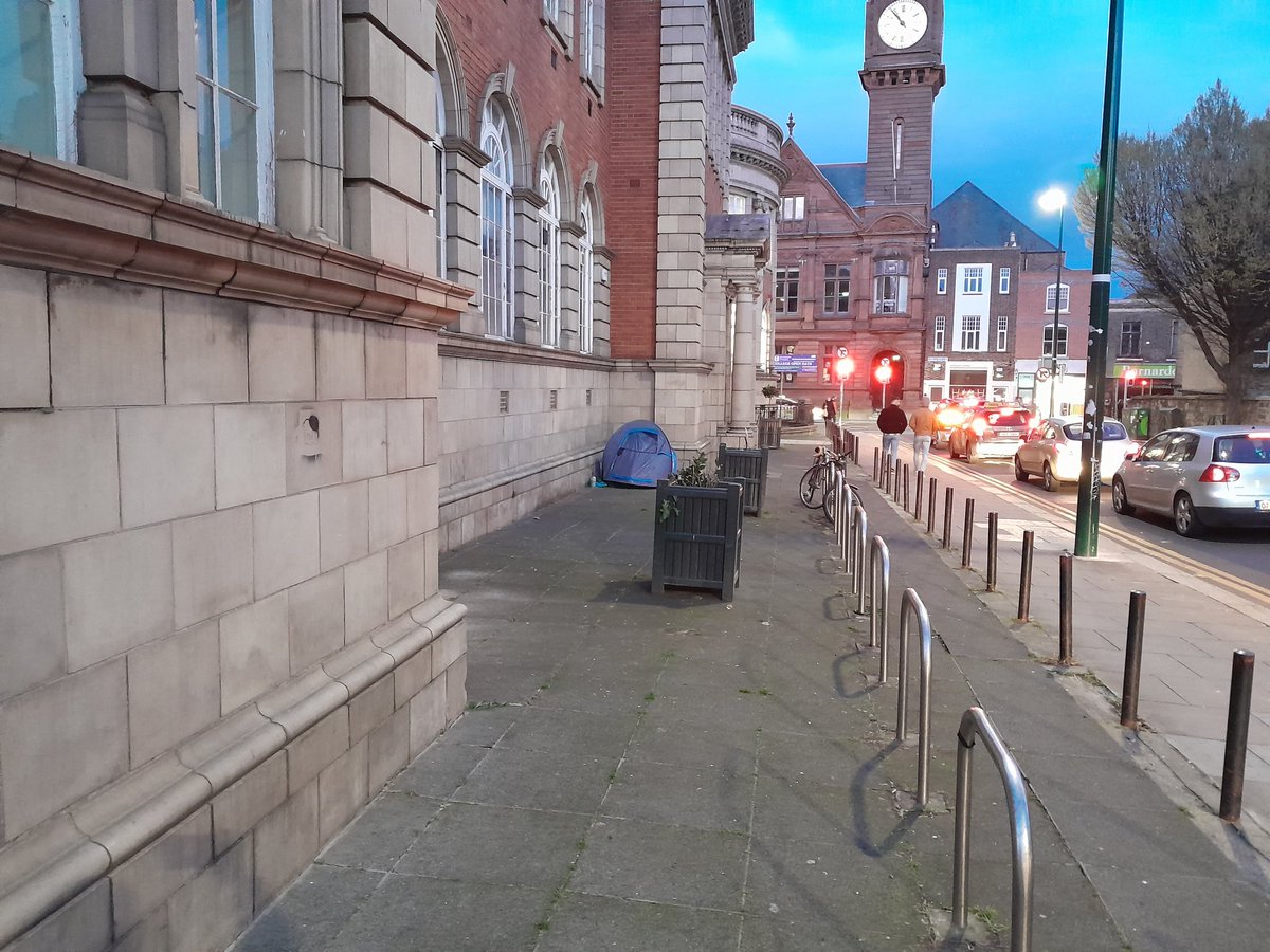 PeterDooleyDUB's tweet photo. Green Leader Eamon Ryan and FF's Jim O'Callaghan's #DublinBaySouth constituency is full of tents.
This is the barbaric legacy of those who vote for these shameless TD's and their Landlord Government.
#EndEvictions #EndHomelessness https://t.co/8xC4TW2wYR