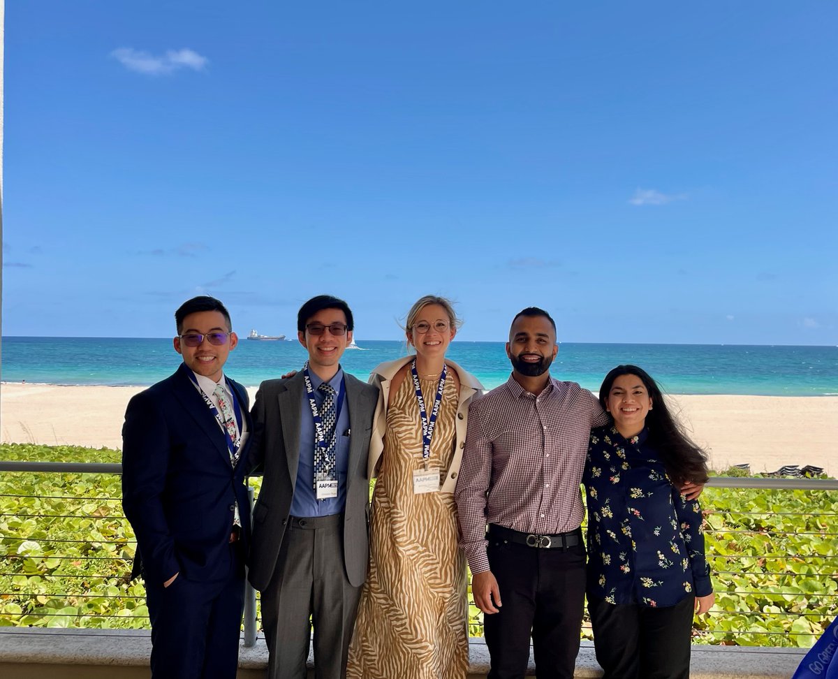 So #ProudPD 🥹 of our @UTHPMR residents & @McGovernMed students getting some🌞and presenting @AmerAcadPainMed annual meeting #AAPM2023 #PainMatters #Physiatry #PhysiatryGME