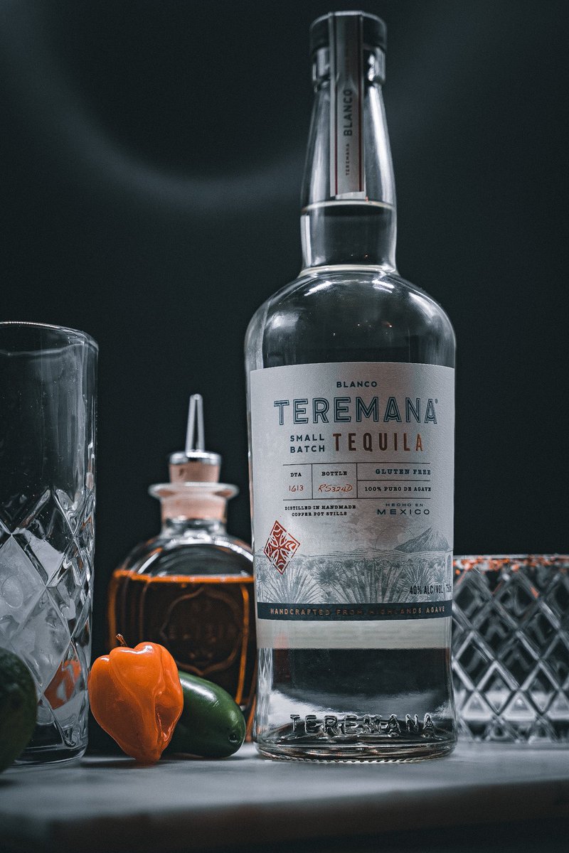 UFLSeaDragons's tweet photo. Fire-Breathing Dragon Margarita 🔥🐉

1 Lime Wedge
2 Jalapeño Coins Muddled 
1oz Fresh Lime Juice 
2oz @Teremana Blanco 
1/2oz Orange Liqueur
1/2oz Agave Syrup

Shake &amp; Pour Over Ice
Garnish: Spicy Salt Rim &amp; Jalapeño Coin
#BreatheFire | #NationalCocktailDay https://t.co/qBryewy1mm