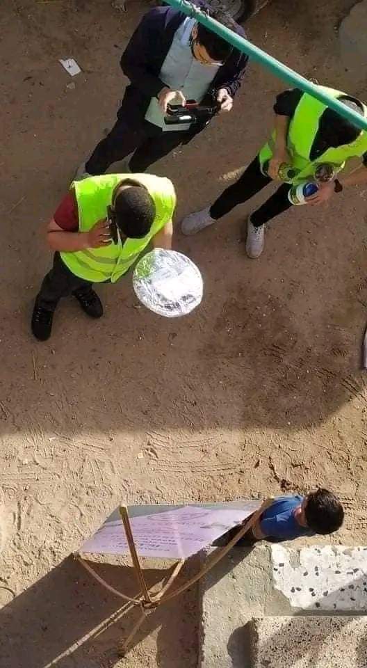 هادا حال الصدقة فالمغرب🇲🇦 😒 يصدقو كيلو عدس و خبزة يعمل معاهم لايڤ مع المتصدق عليه وسيلفي ويزيد يحطهم فسطاتي نتاعو ..