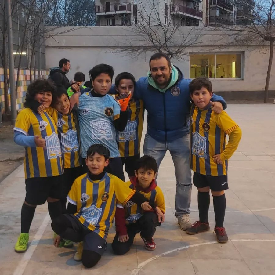 PreAlevin y Benjamín siguen su evolución,  no nos importan los resultados, pero seguimos muy felices de ver como crecen deportivamente y como personas!!!!💛💙⚽️
<a href="/escolaelshorts/">Escola Els Horts</a>
<a href="/AMPA_elsHorts/">AMPA els Horts</a>
#escoletadelsHorts 
#PreAlevín 
#Benjamín 
#CEEB