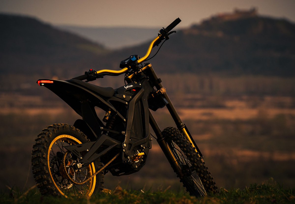 BobbySolace's tweet image. finally! warm spring outings on this black knight