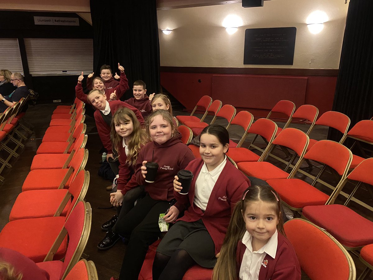 MrsKBarnett2's tweet photo. Rydym wedi cyrraedd Eisteddfod Rhanbarth Cynradd Morgannwg Ganol! 
We have arrived at the Eisteddfod! The pupils are really excited to compete in the recital competition - Pob Lwc!🤞🏻
@cwmlai @danielleeas @urddmg @EisteddfodUrdd @CSC_Cymraeg @CSCSiarterIaith🏴󠁧󠁢󠁷󠁬󠁳󠁿❤️💚 https://t.co/FKnk9VDJUF