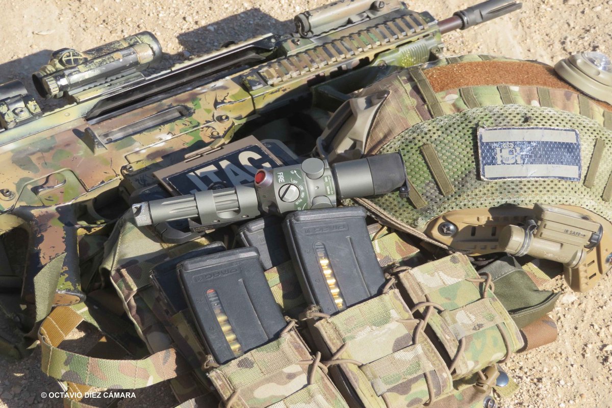 tacticalporn's tweet photo. Material del un #JTAC del πͺπΈMOE.
π§BE Meyers IZLID ULTRA para disignaciΓ³n de objetivos terrestres a cacharros voladores. #CAS #DeathOnCall https://t.co/8wRbQ9Kv0l
