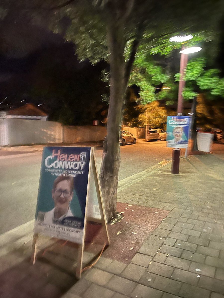Our incredible community volunteers are up and preparing their voting booths. 

Let’s do this North Shore! 

Vote 1 Helen Conway. 

Number ever box 

#NorthShoreVotes #NSWvotes #nswpol #auspol
