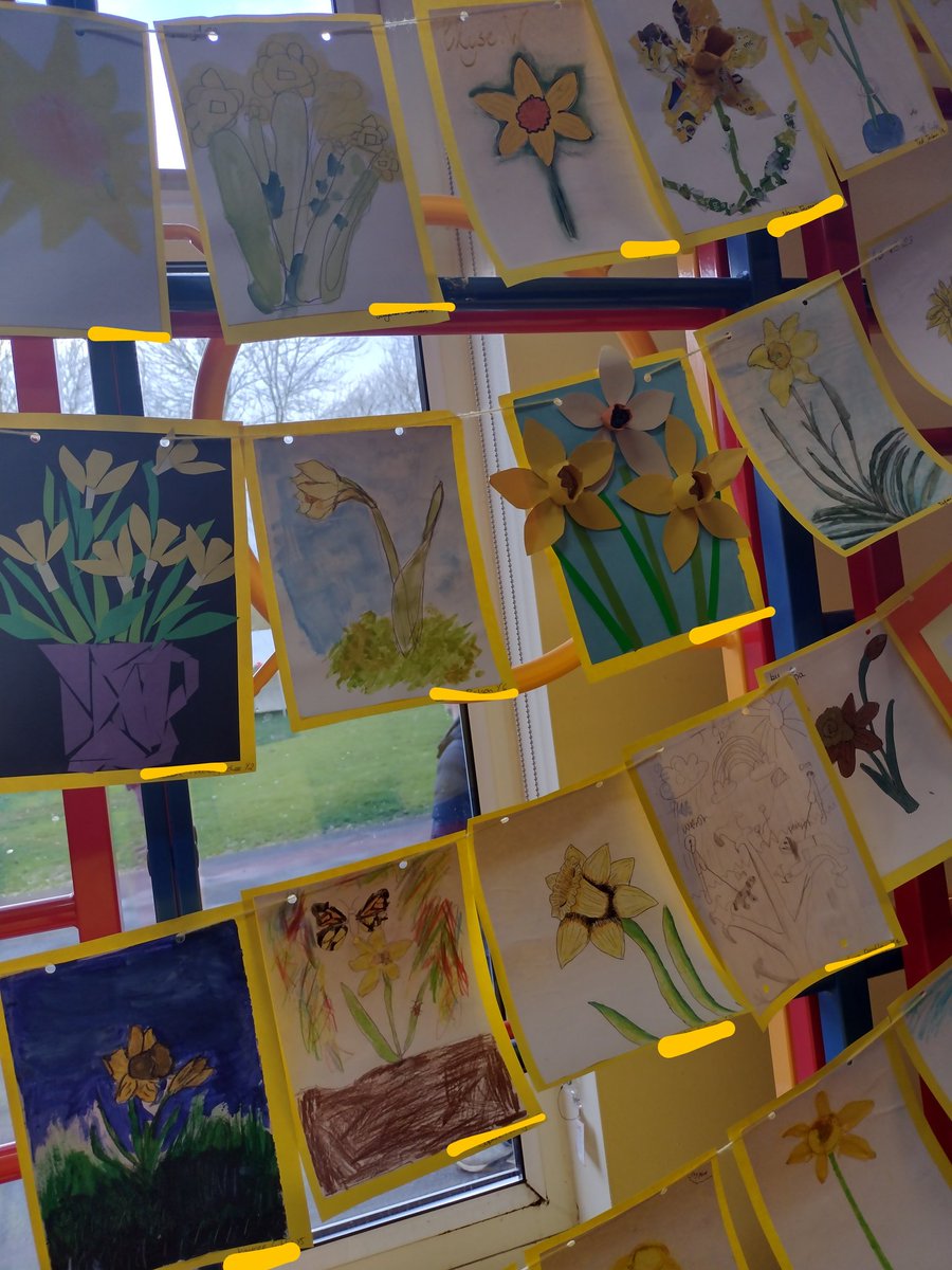 Come and see our children's beautiful art work in the school tea room this weekend at @Thriplowdaffs 🖌️🎨🫖🍰 #daffodilweekend