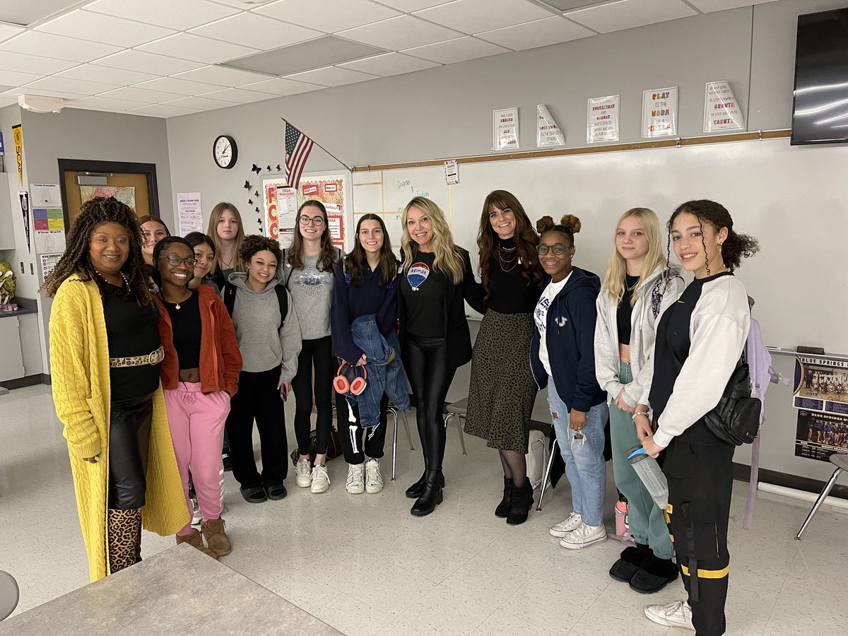 BSHSFACS's tweet photo. Our Housing and Interior Design students were able to learn from the best today about what it really looks like to be a Realtor! What a great experience! 

Thank you so much for coming in to talk to our students @WildcatsBSHS https://t.co/Crvt561tsV