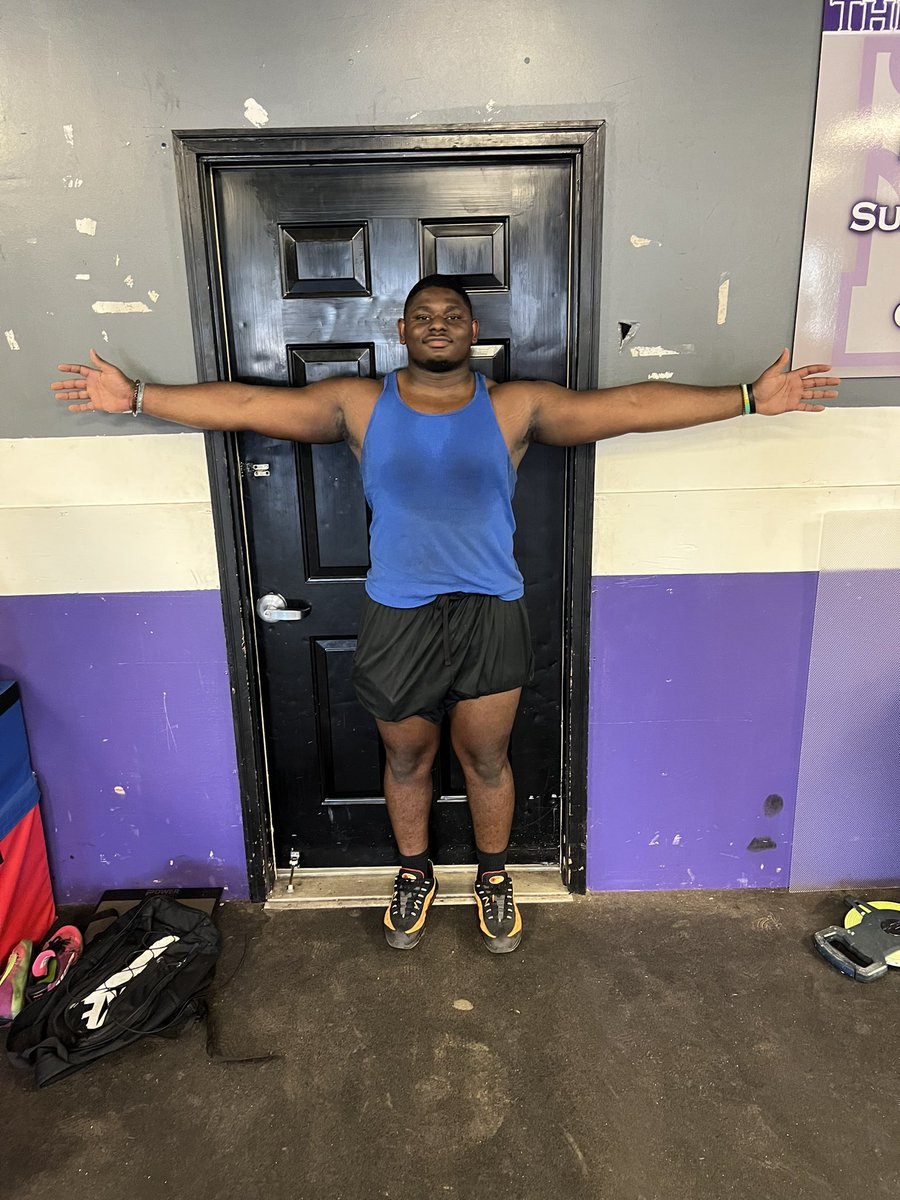 MinorRecruiting's tweet photo. 🚨@daylon_parks Class of 2024 DE/RB and LONG SNAPPER🚨 Bench Max 365 Squat Max 515. Surrendered 0 Return Yards as the LS this season. True all around weapon! #RecruitTheParkway🐅🏈 #4Minor @TigerMinor @CoachAbrams @CoachRick99 @On3Recruits @VTOSPORTS @TDARecruiting @ALFBRecruit https://t.co/mwXDhrqLDi
