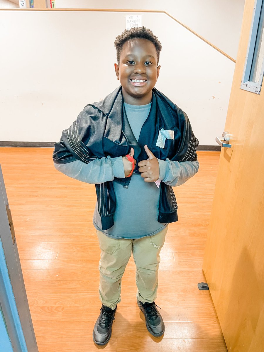 KatiePerrick's tweet photo. Our *Pawsitive Referrals* this week go to two students in our homeroom who are consistent in their modeling of the Ivy Hawn Way🐾 Congrats to one for always doing her best every day &amp; to the other for going out of his way to treat others with kindness &amp; respect. @KristaSimmonsFL https://t.co/BFH4T2jnNq