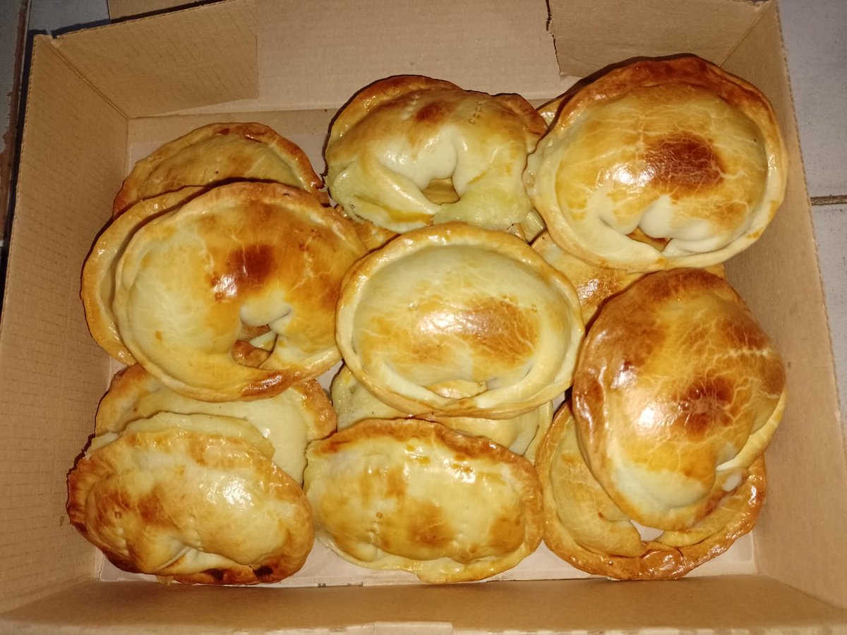 rubenpenalba1's tweet photo. Ya pensamos en semana santa ..te ofrezco todas estas variedades empanadas..pescado ..choclo ..muzza y cebolla . También por si querés de carne - pollo..Te las llevo cocinadas .Hace tu reserva ..1166716409.. https://t.co/kBNIHJmU85