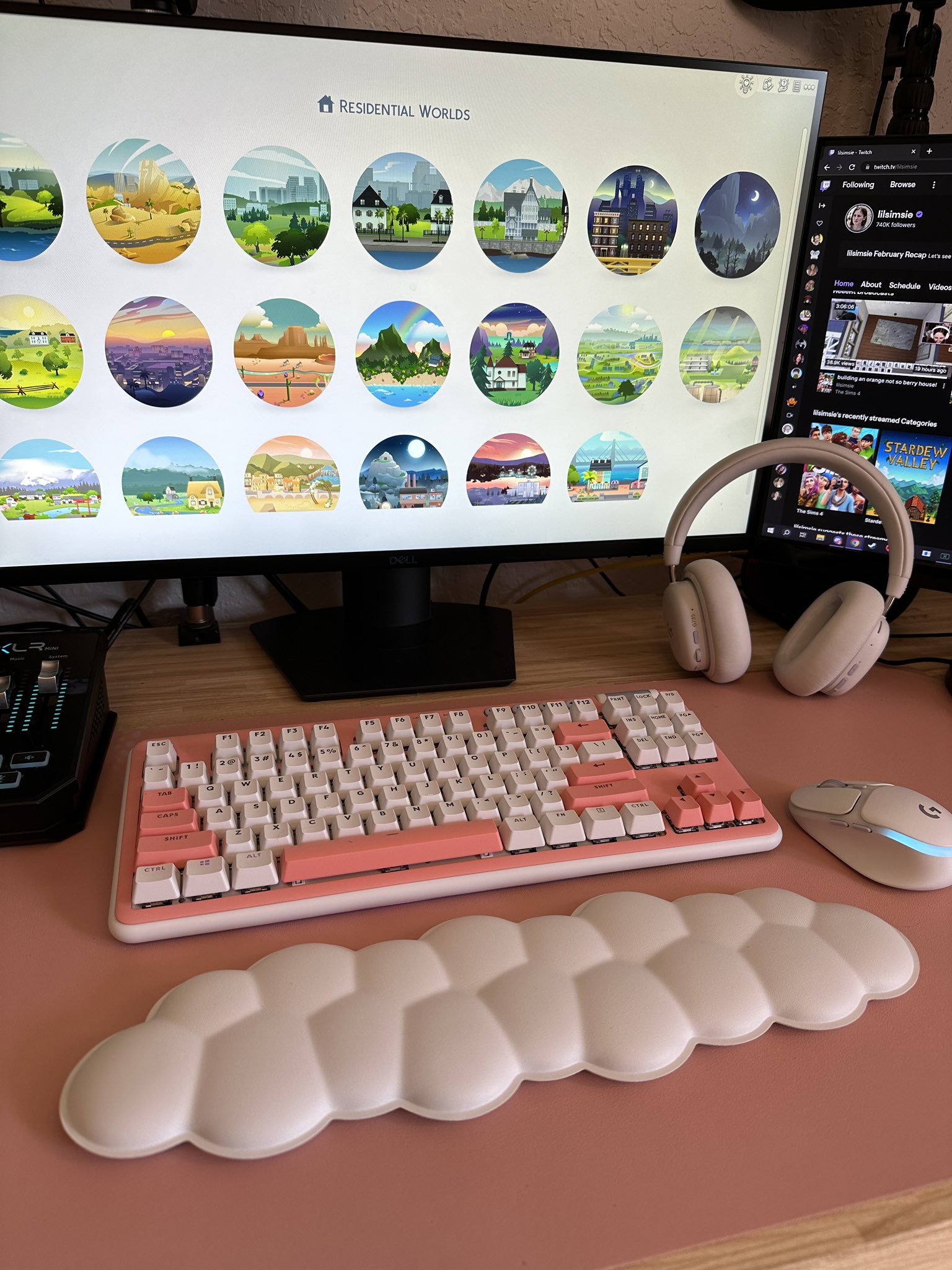 Kayla on twitter i have a pink keyboard i think am in love with