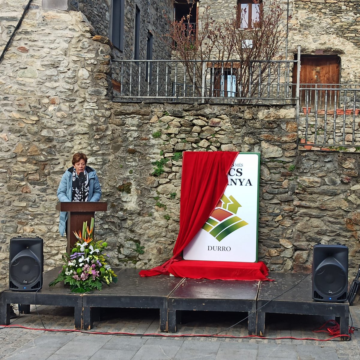 Aquesta tarda en un ambient festiu hem realitzat l'acte de proclamació de #Durro com un dels <a href="/LosPueblosmbe/">Pueblos más bonitos</a>  🏘️

🙋 Gràcies als veïns i veïnes de Durro i de la Vall per compartir un acte tant emotiu i tant participatiu!  🎉