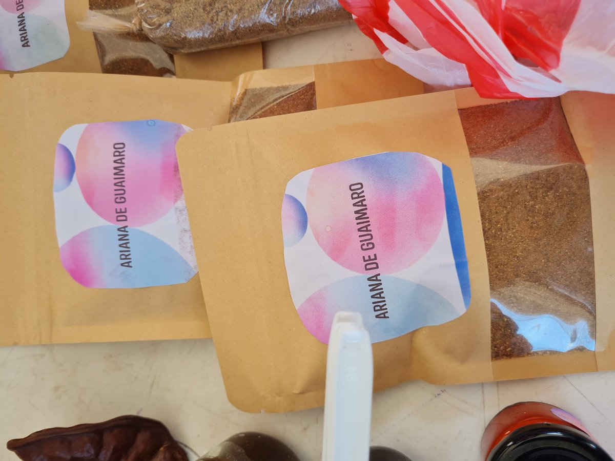 tatianaroaa's tweet photo. Escucho con atención a la gente de La Jagua de Ibírico toda esa recuperación de productos del bosque para producir harinas, postres, cremas, jabones. Tanto potencial de la gente y tanta miopía de los gobernantes. 
@NoFrackingEnCol 
@CensatAguaViva 
@PactoSur 
@RJAColombia https://t.co/gKhAxcooU9