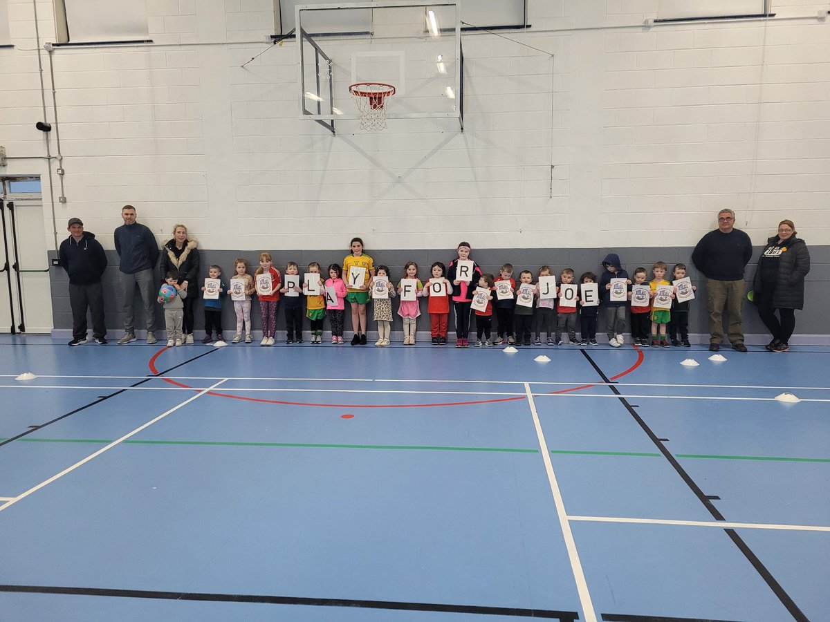 CahillEmer's tweet photo. @KILLYBEGSGAA bit of coaching and out KB Kickers -u5s got the letters right #playforjoe https://t.co/HjtPiJPBmv