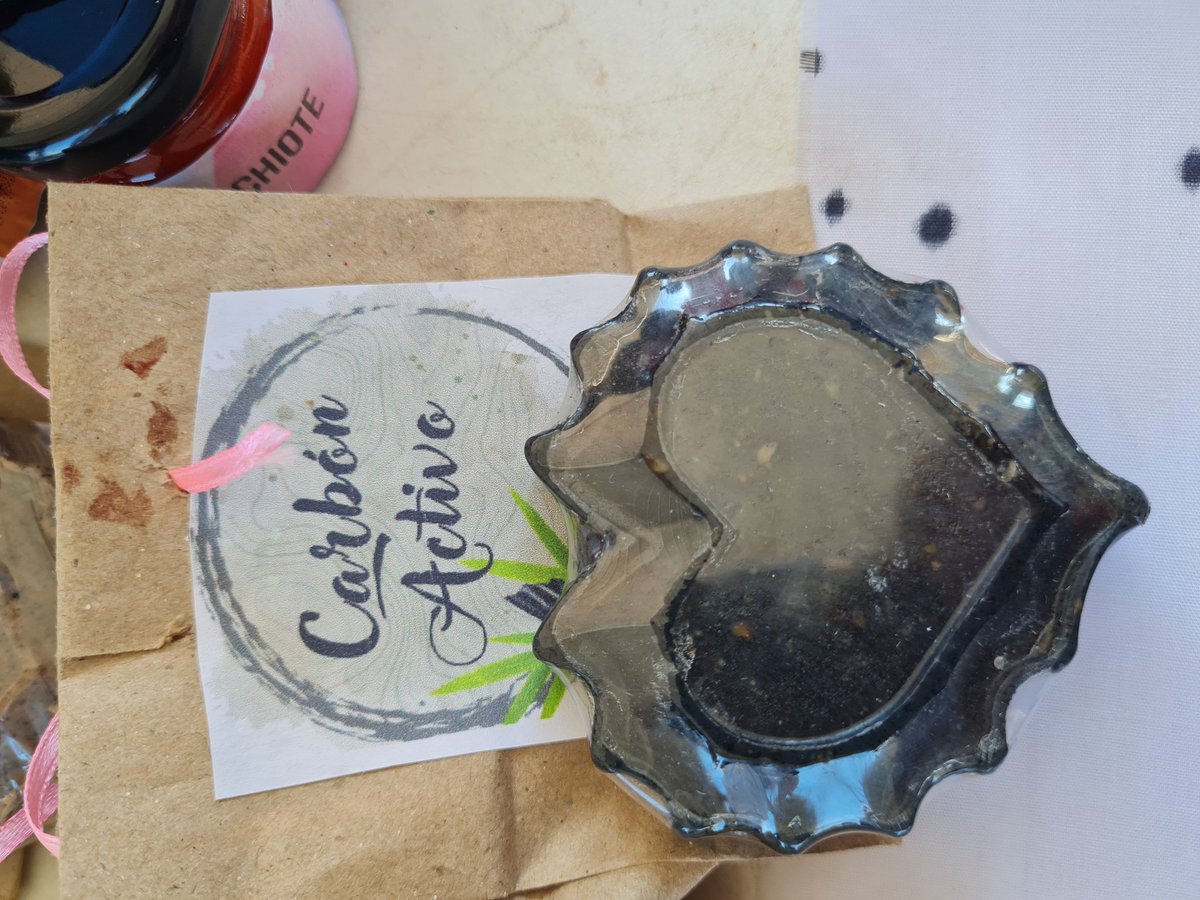 tatianaroaa's tweet photo. Escucho con atención a la gente de La Jagua de Ibírico toda esa recuperación de productos del bosque para producir harinas, postres, cremas, jabones. Tanto potencial de la gente y tanta miopía de los gobernantes. 
@NoFrackingEnCol 
@CensatAguaViva 
@PactoSur 
@RJAColombia https://t.co/gKhAxcooU9