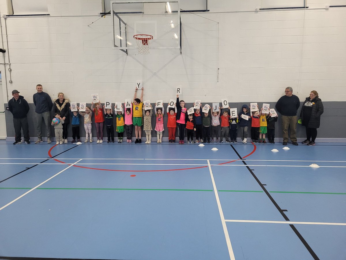 CahillEmer's tweet photo. @KILLYBEGSGAA bit of coaching and out KB Kickers -u5s got the letters right #playforjoe https://t.co/HjtPiJPBmv