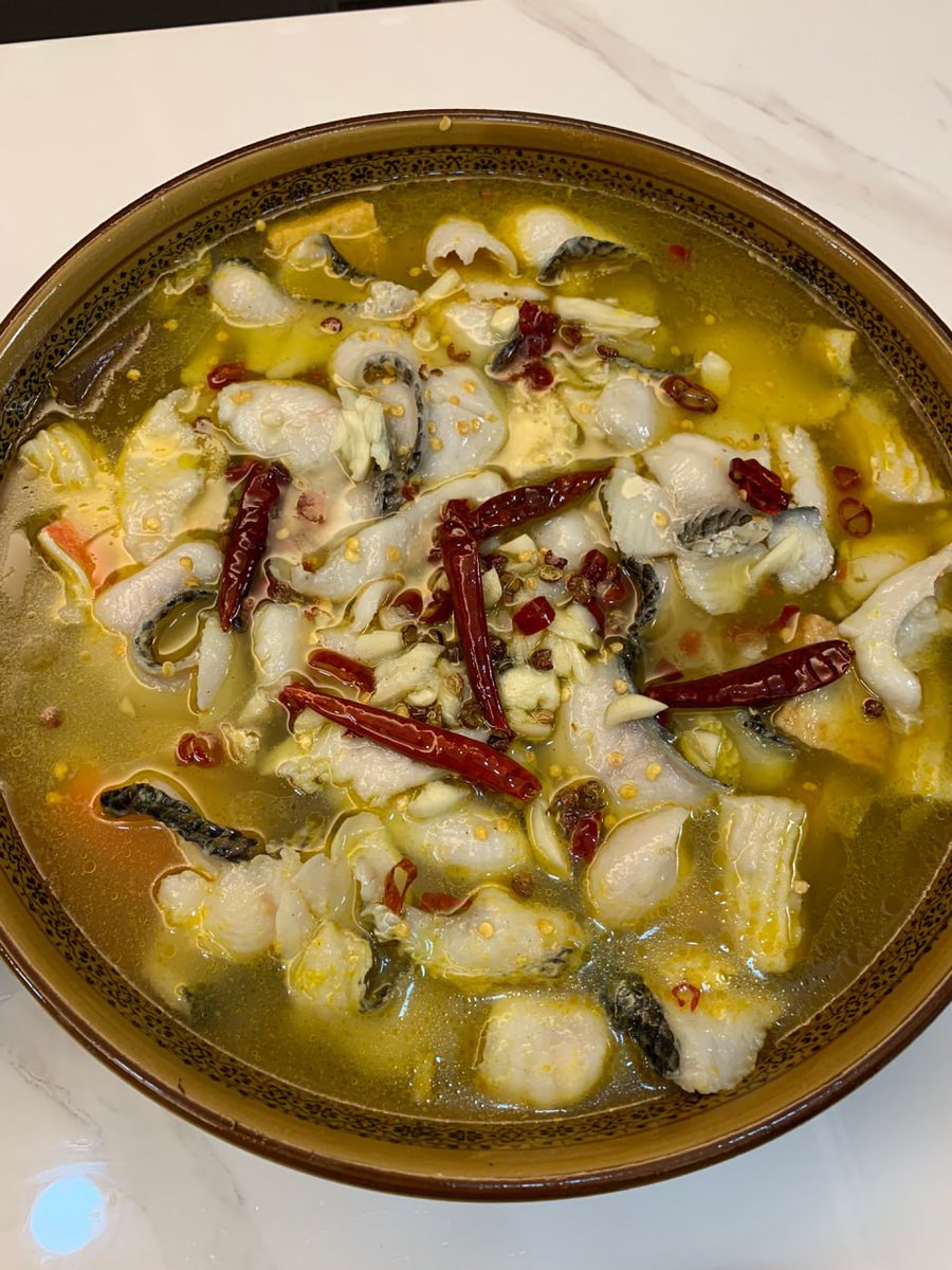 _Simple80's tweet image. Boiled fish, lettuce, stir-fried meat with celery and shrimp, chive dumplings, crispy duck

A masterpiece of more than two hours, although very tiring, but very satisfying