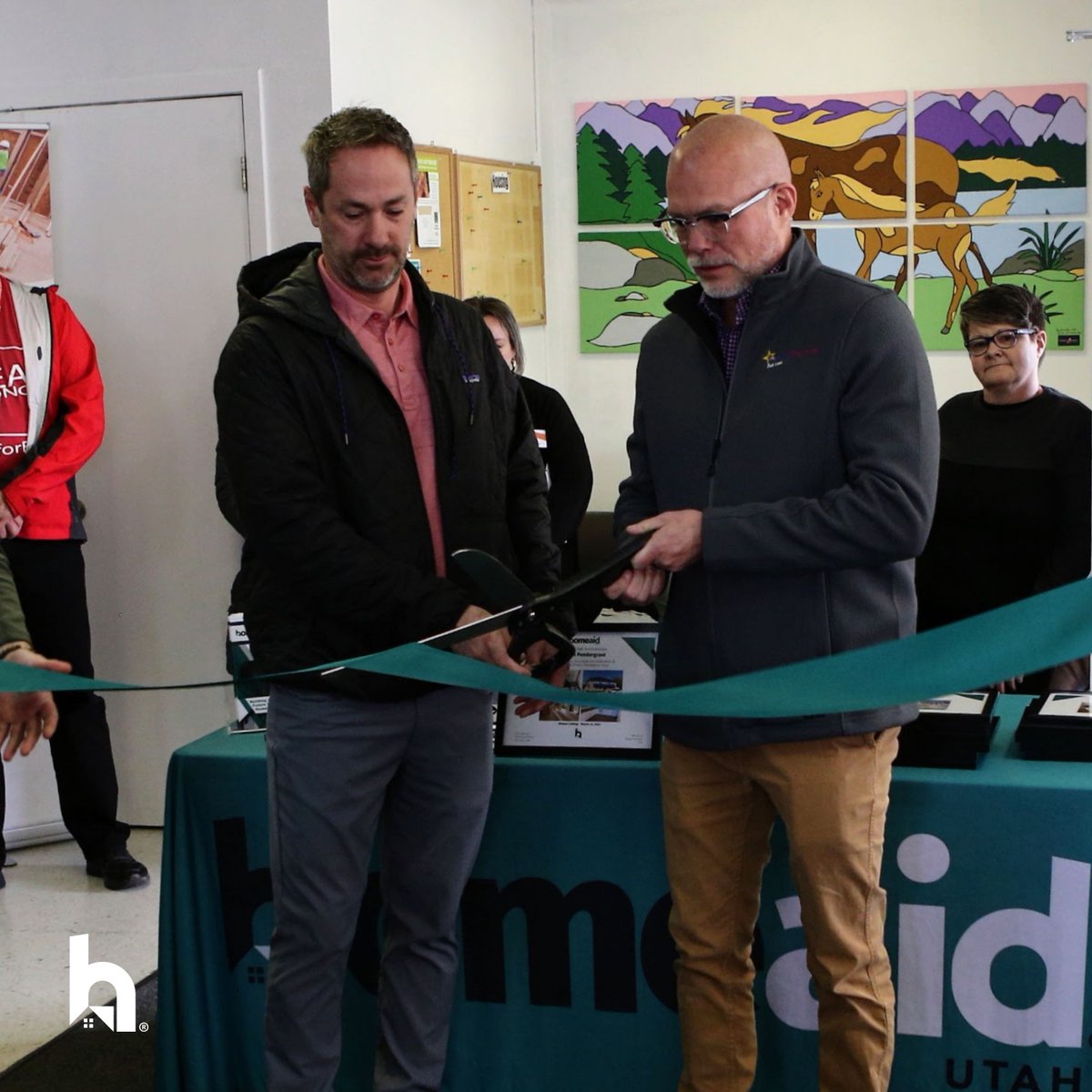 HomeaidUtah's tweet image. We held a ribbon cutting this week for our 3-unit transitional housing project at Family Promise. The recipient families will be moving into these beautiful rehabilitated units immediately! 

Photography by Robin Pendergrast Photography

#collaborateforsuccess