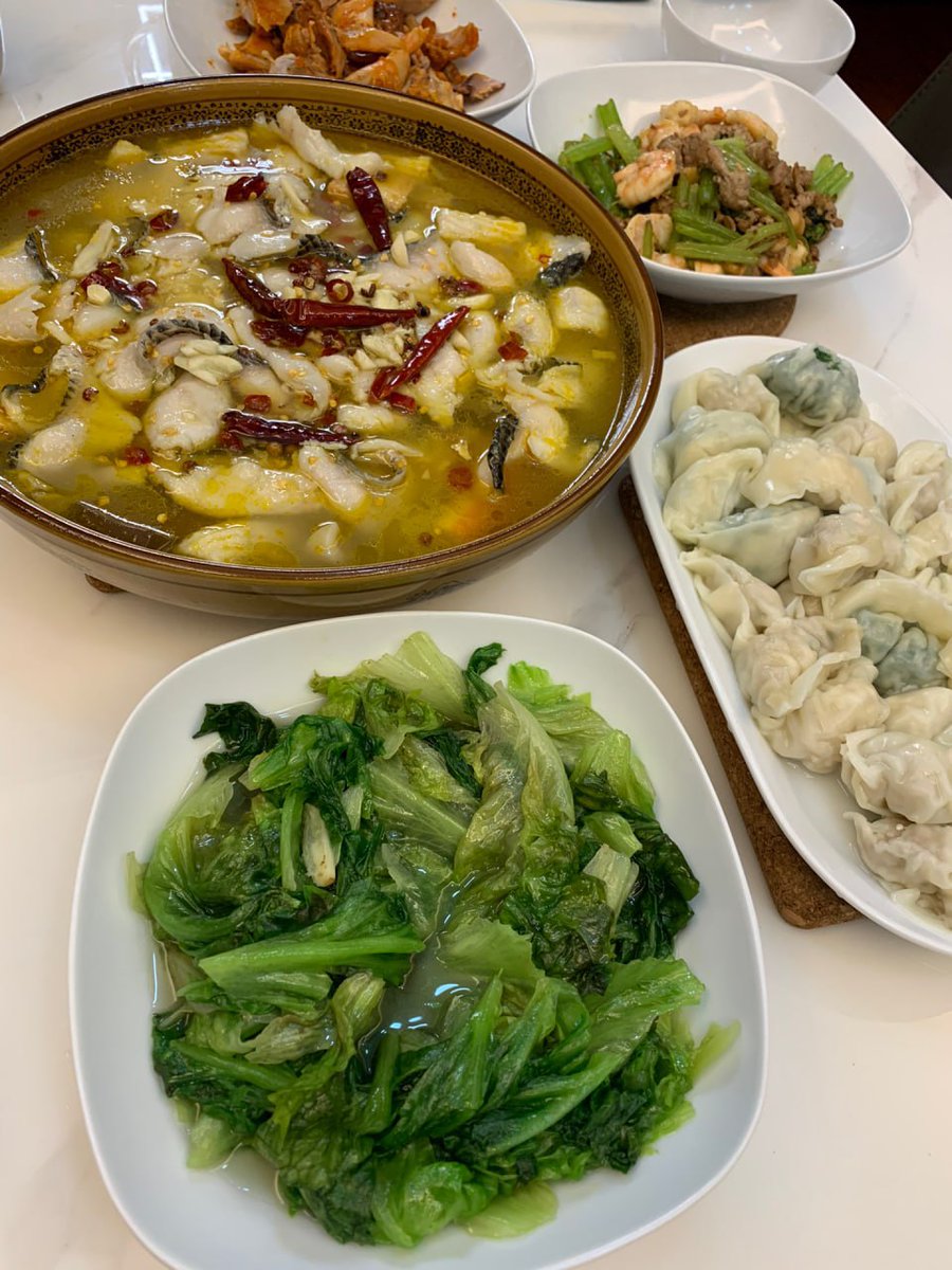 _Simple80's tweet image. Boiled fish, lettuce, stir-fried meat with celery and shrimp, chive dumplings, crispy duck

A masterpiece of more than two hours, although very tiring, but very satisfying