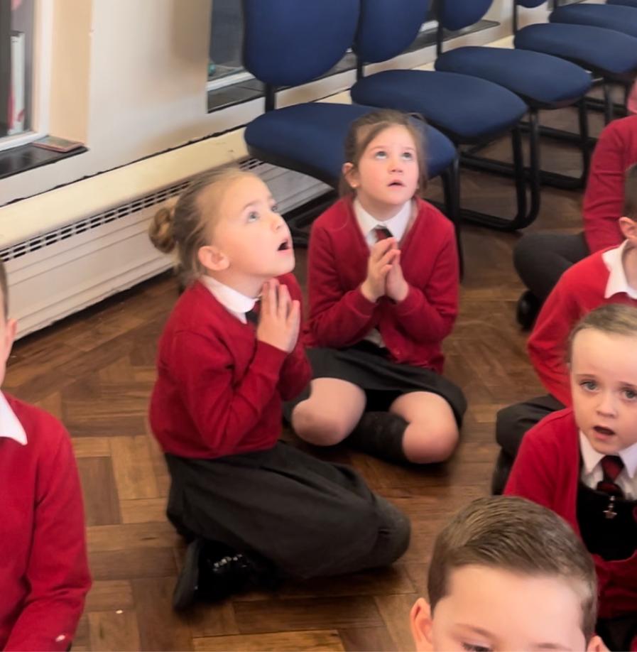 StTomMore's tweet image. “He who sings,” said St. Augustine, “prays twice.” The holy Bishop of Hippo meant that singing adds to our praise and worship of God—that our voices are gifts, with which we can make music to the Lord.  #SingingPractice #Music #Liturgy #ExcellenceAndFun #SThomRE 🎶
