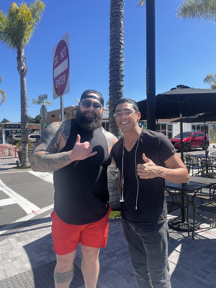 jrjuarbe1030's tweet photo. Met @Windham6 at the Krates randomly while I was driving home from work! Wildddd!!! #TheFiend #BrayWyatt https://t.co/oGbqb77UNs