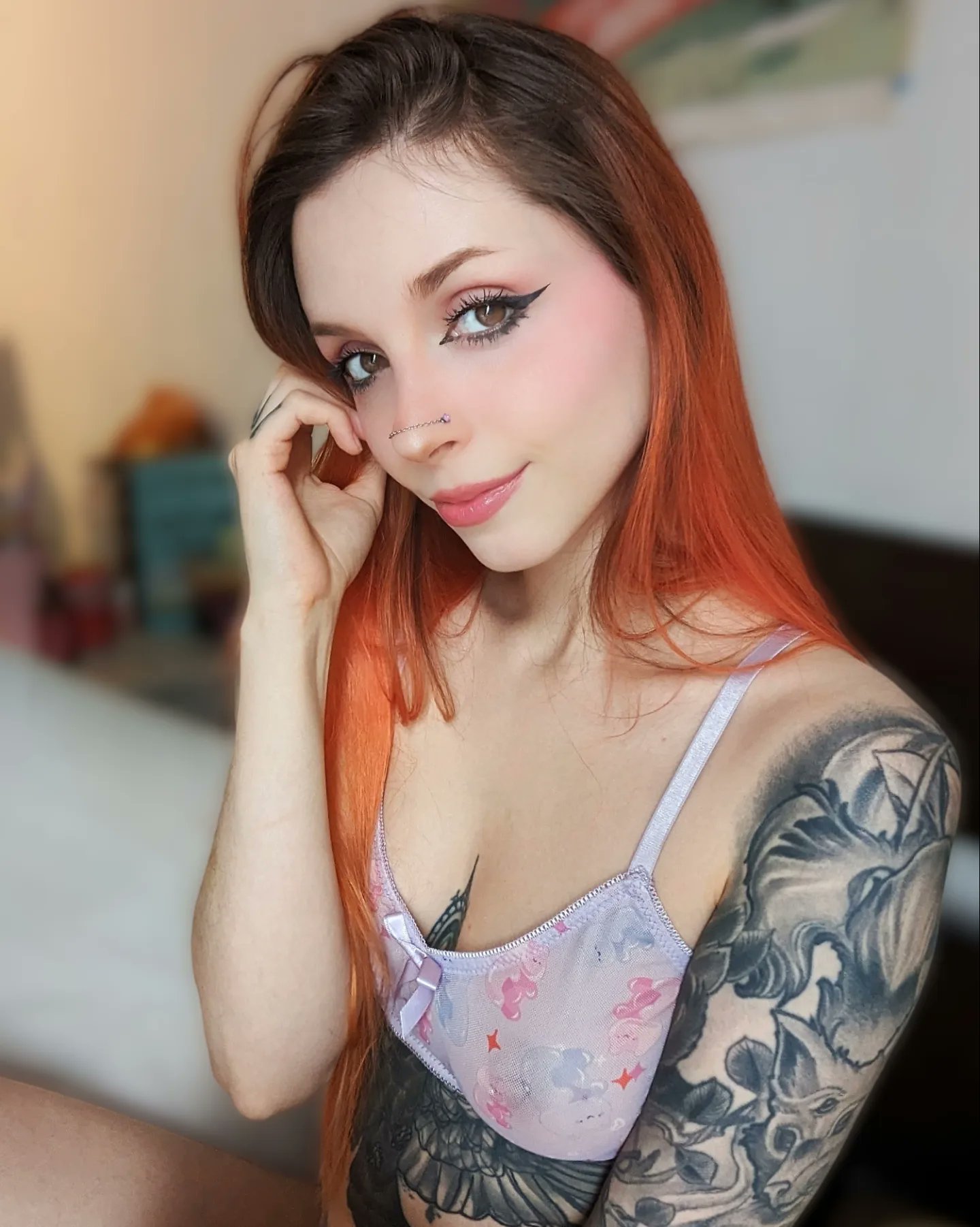 1 pic. i have a bee pillow 🐝 also omg isn't that bra ADORABLE 😭 #egirl #alternativegirl #redhead https://t.co/vyqAeqvxak