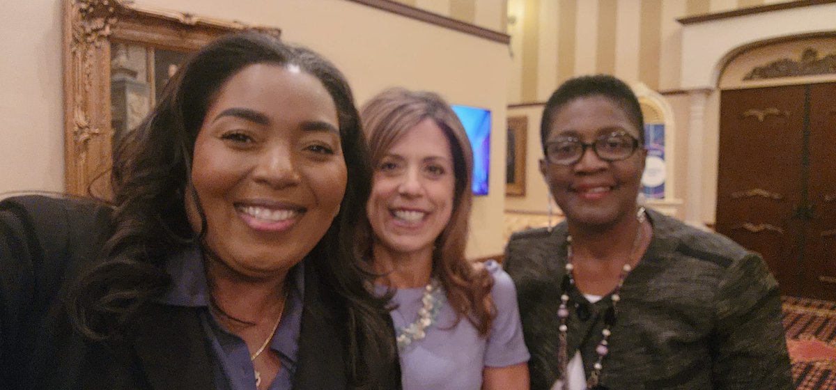 Barbarasharief's tweet image. Super morning at the Broward Workshops State of the County Breakfast! Had a great time seeing friends and colleagues from Broward County.  Dr. Barbara Sharief #economicengine #porteverglades #airport #business