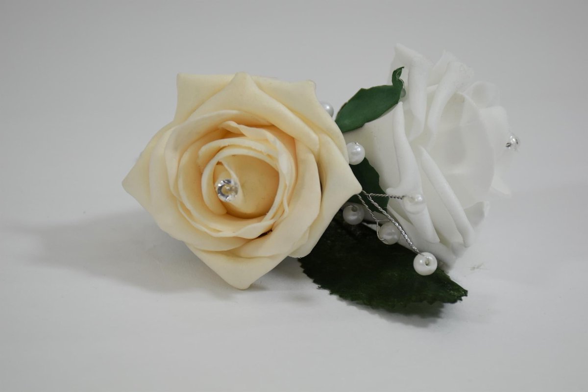 Check out our shop for lots of beautiful flowers in many different colours for all occasions!  #weddingflowers #roses #flowers #groom #bride

amazon.co.uk/shimmer-hj