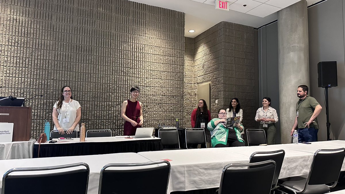 MsLorisStory's tweet photo. Big crew here from Washington talking about the TEECH Justice #ClimeTime project! They’re doing such amazing work and I’m so excited they’re sharing it here at #NSTA23 https://t.co/vjAVsvfWMJ
