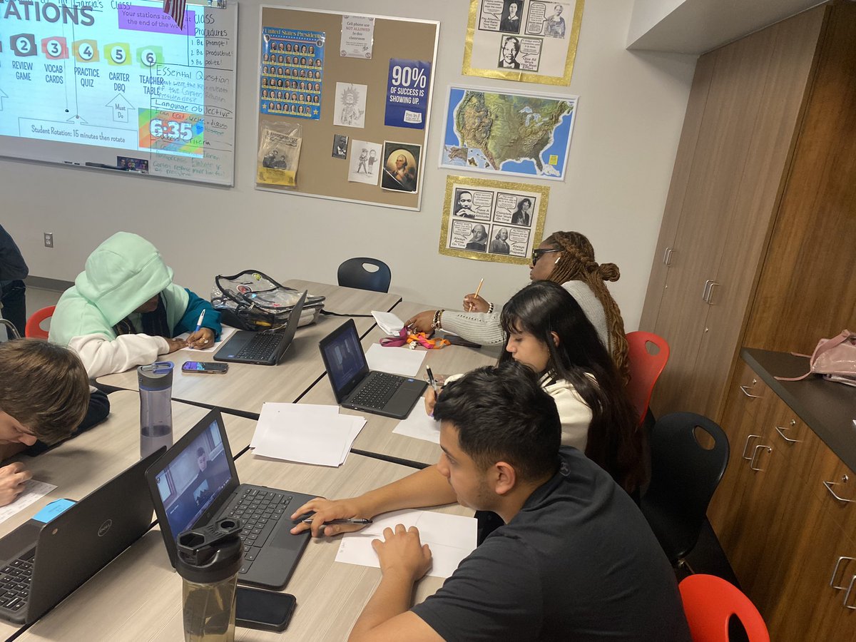 JessikaHearne's tweet photo. #ILoveThis #ScholarsEngagingInConversations🤗 #TiedToTheContent #MrGarciaClass #BlendedLearning ❤️#StationRotationModel 📚#TeachingAndLearning 🍎 @ManorSeniorHS @ManorISD @AlejandroGongo1 https://t.co/zg5sbSUva8