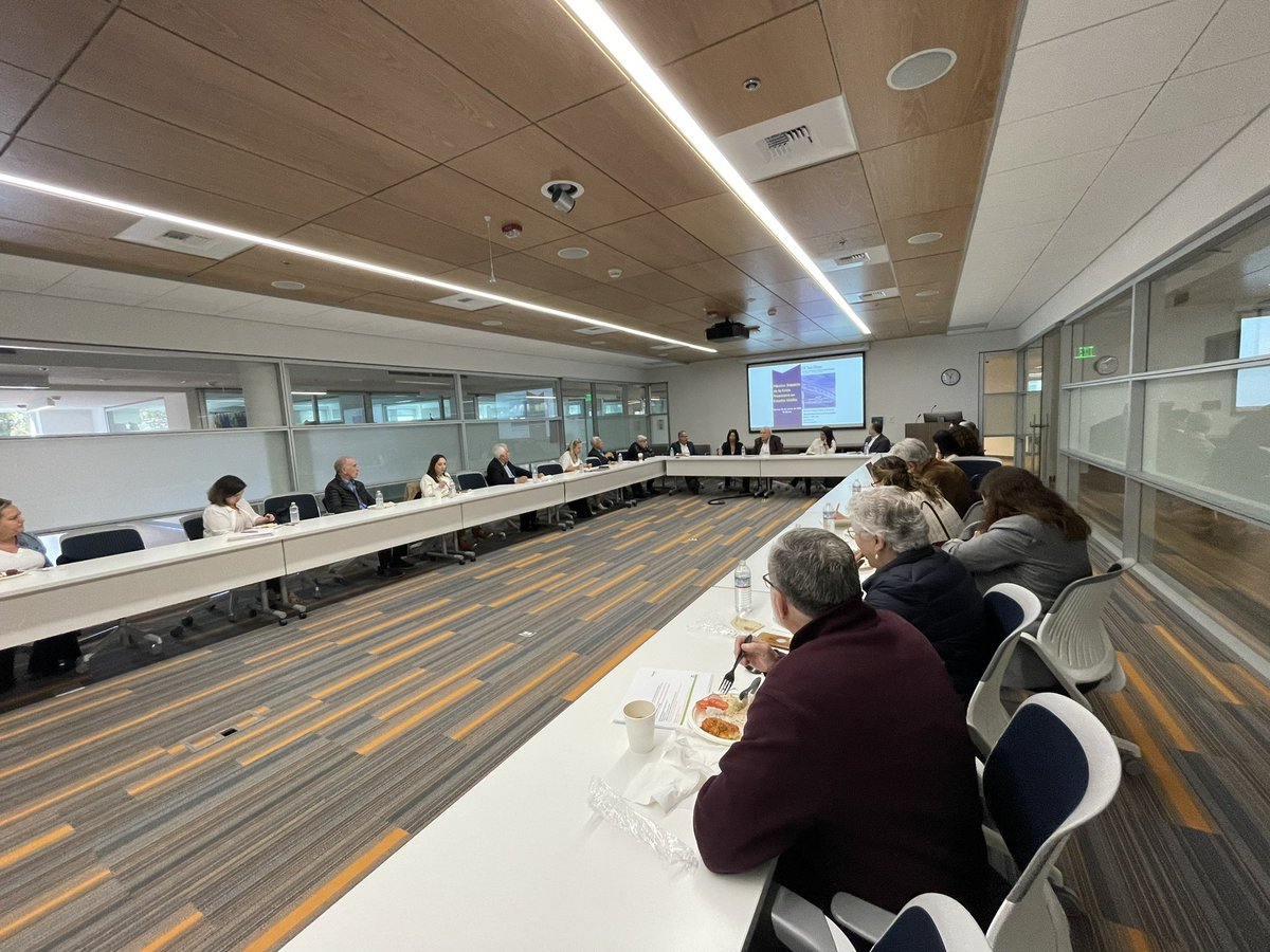 USMEXUCSD's tweet photo. Gracias a nuestro panelistas por sus reflexiones sobre el impacto en 🇲🇽 de la crisis financiera en 🇺🇸 #USMEX @MorganStanley @LMCapitalGroup @ITJuana_ @BANCO_BASE https://t.co/EnSMfM9XNM